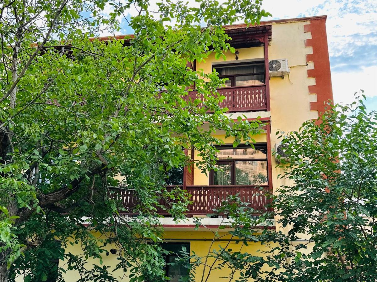 Old Armenia Hotel Γιερεβάν Εξωτερικό φωτογραφία